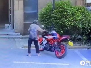 老人故意推倒摩托车案当庭宣判,继承人被判赔付1.6万余元,车主:是她错了,如果妥协就是纵容