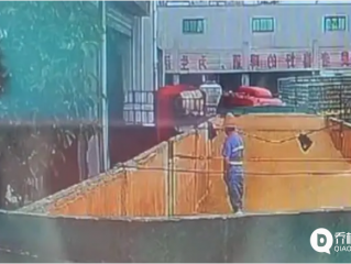 青岛啤酒三厂有工人在原料仓小便?当地市场监管局最新回应