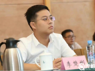 00后男生火了,15岁在自家奶茶店帮忙,20岁成了“常委”