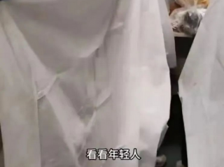 老人吐槽年轻人卧铺下铺挂帘子不让坐 12306回应