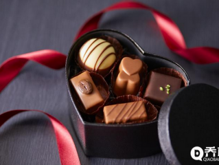 德芙茅台联名巧克力上架后秒卖空,德芙回应:现货已售罄,下午整点有预售,目前在联系公司紧急生产