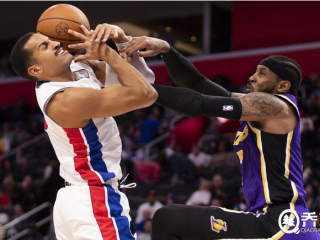 男子打球6天后发现头顶卡对手2颗牙:已经散发腐臭味