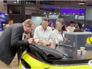 宝马MINI展台上 宝马回应冰淇淋只给外国人