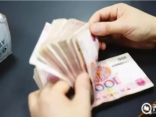 女子银行存5万被要求出具收入证明,为什么存钱会变得这么麻烦?